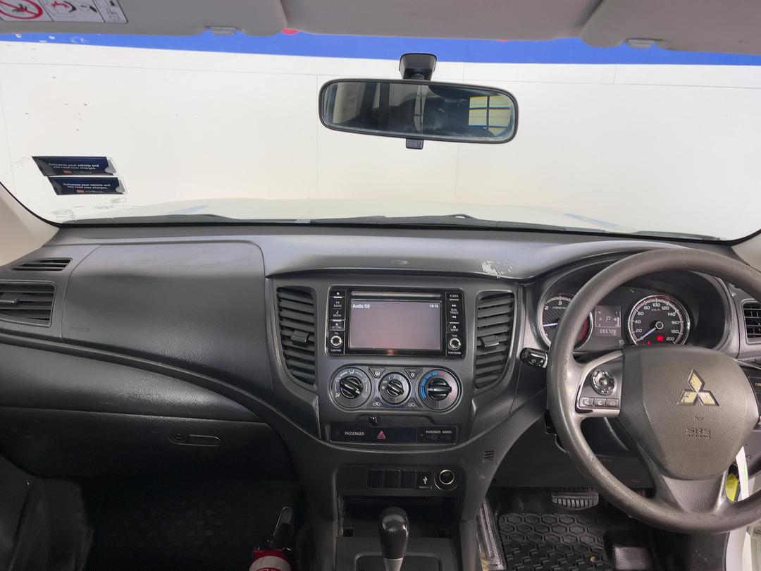 Photo '17' of Mitsubishi Triton
