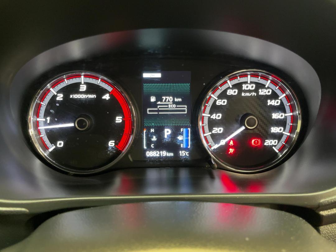 Photo '21' of Mitsubishi Triton