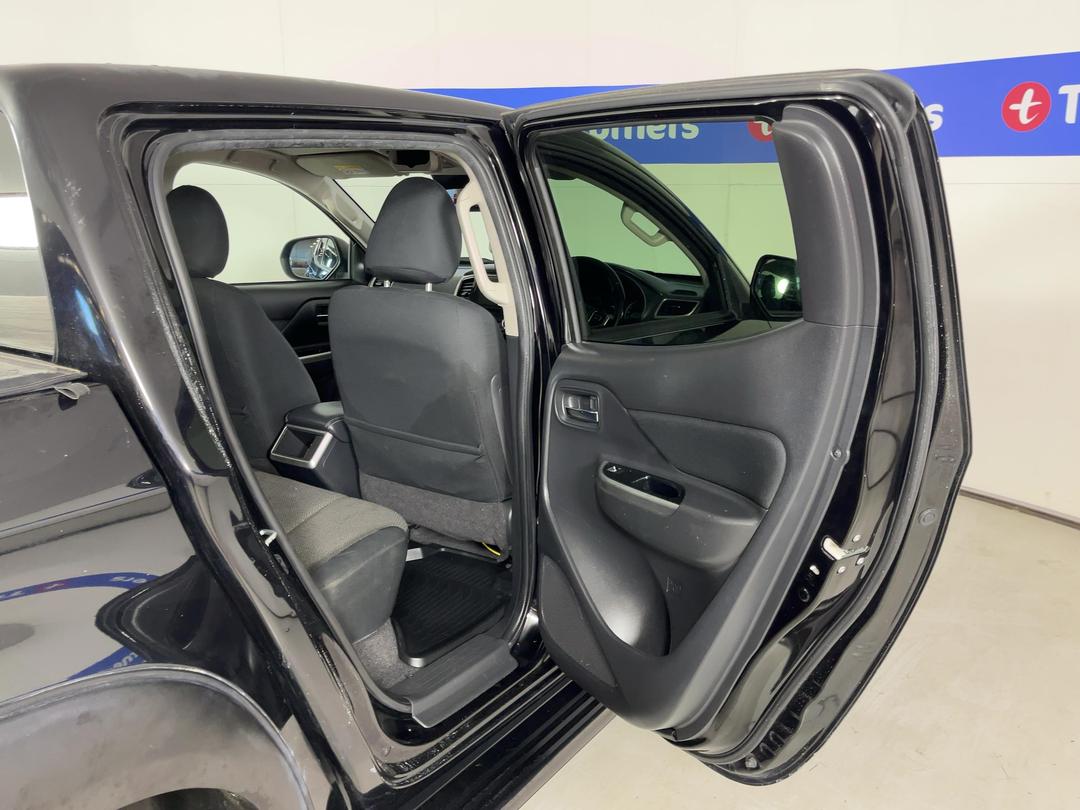 Photo '19' of Mitsubishi Triton