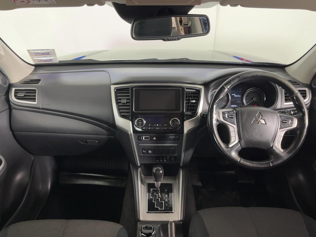 Photo '17' of Mitsubishi Triton