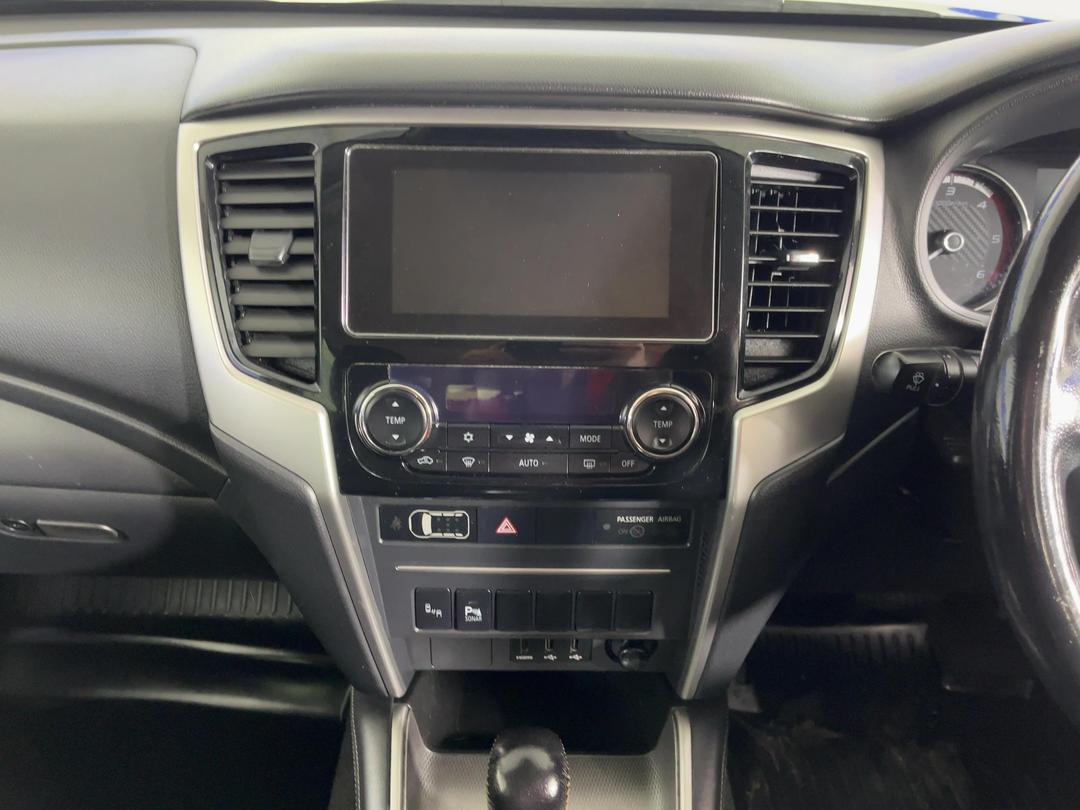 Photo '18' of Mitsubishi Triton