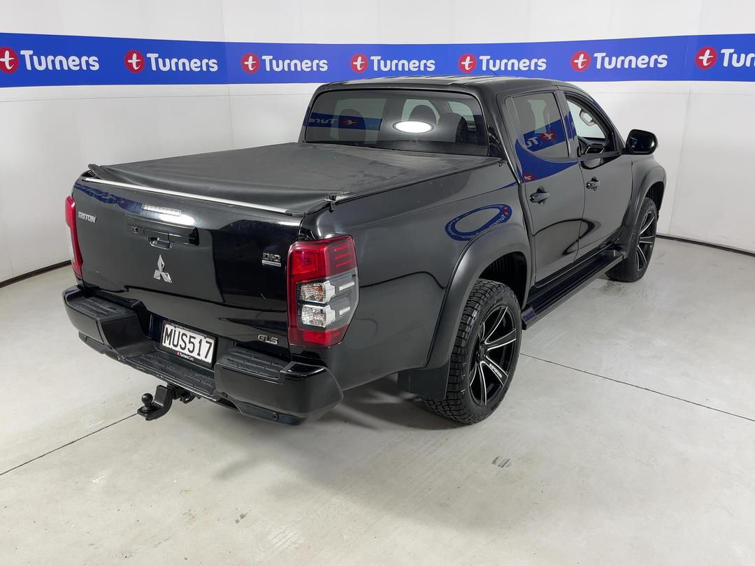 Photo '7' of Mitsubishi Triton