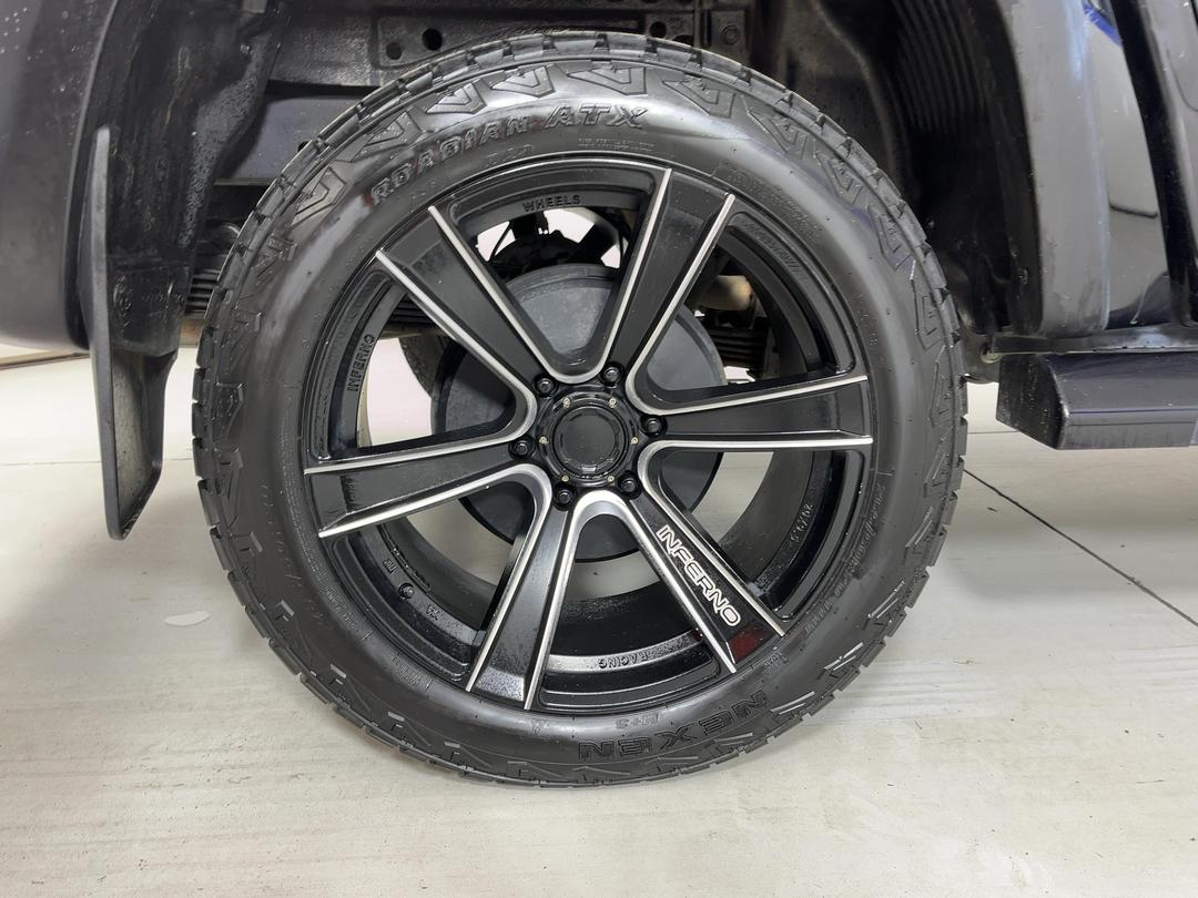 Photo '12' of Mitsubishi Triton
