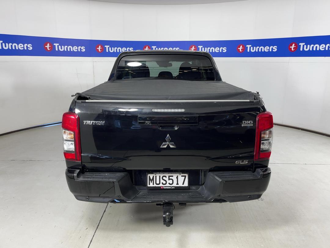 Photo '6' of Mitsubishi Triton