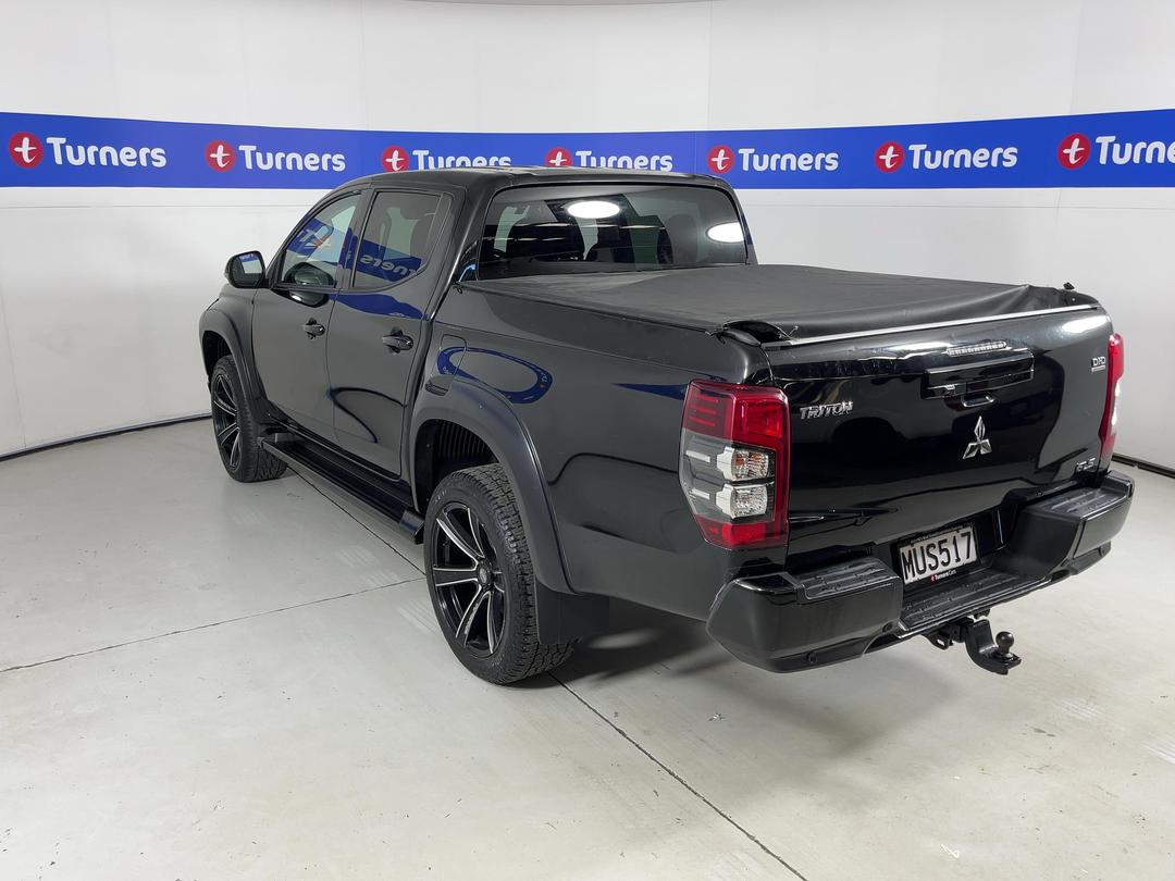 Photo '5' of Mitsubishi Triton