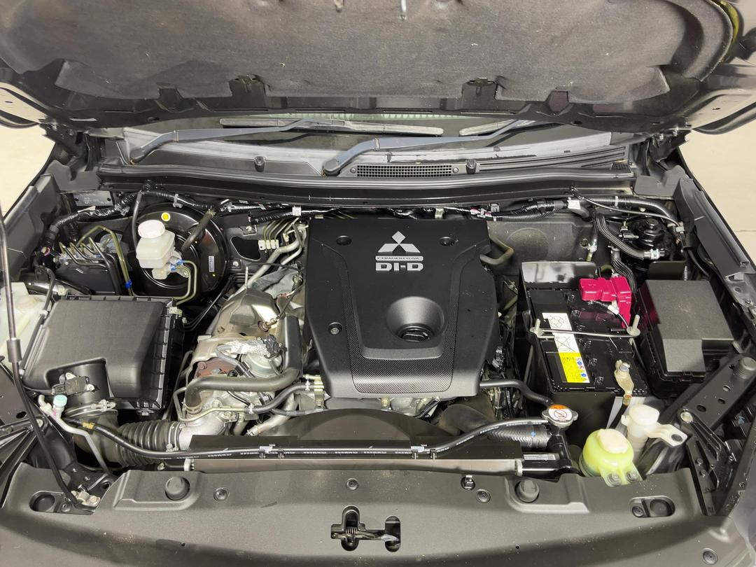 Photo '13' of Mitsubishi Triton