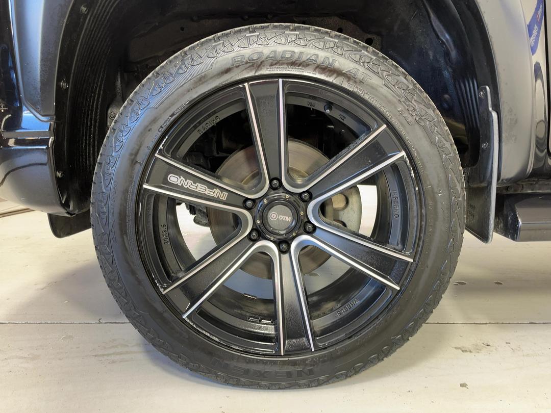 Photo '10' of Mitsubishi Triton