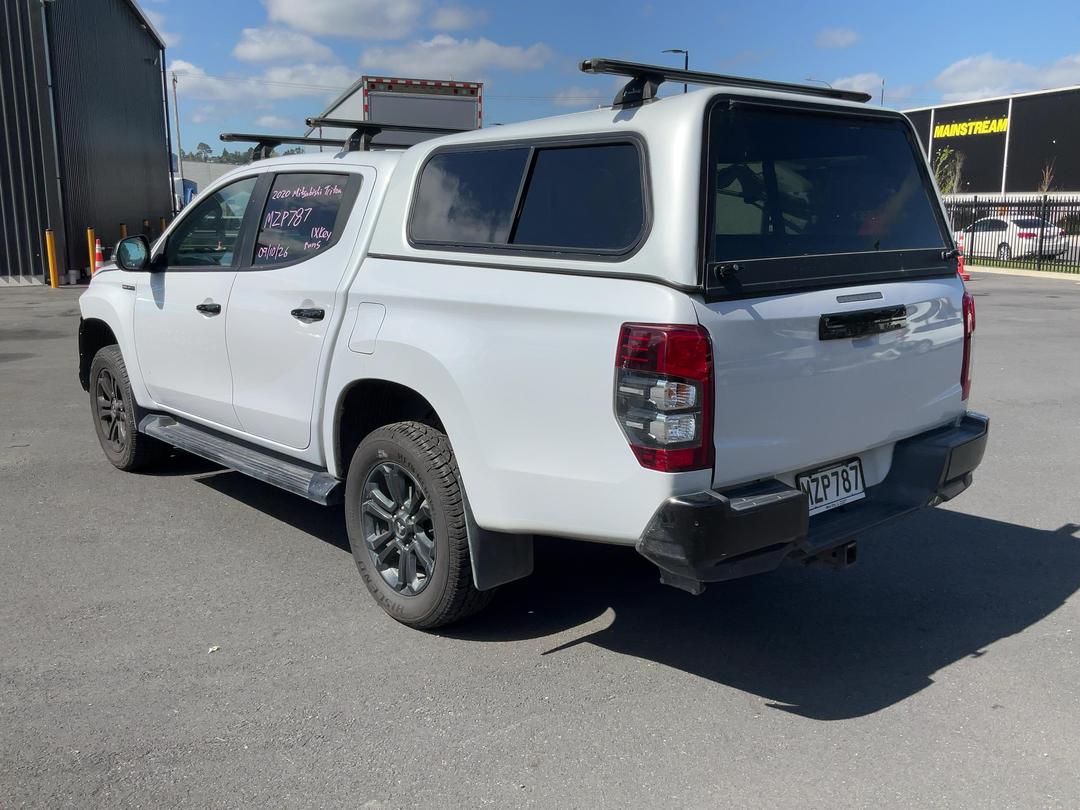 Photo '5' of Mitsubishi Triton DC Glsb 4WD 6AT Photo '5' of Mitsubishi Triton DC Glsb 4WD 6AT