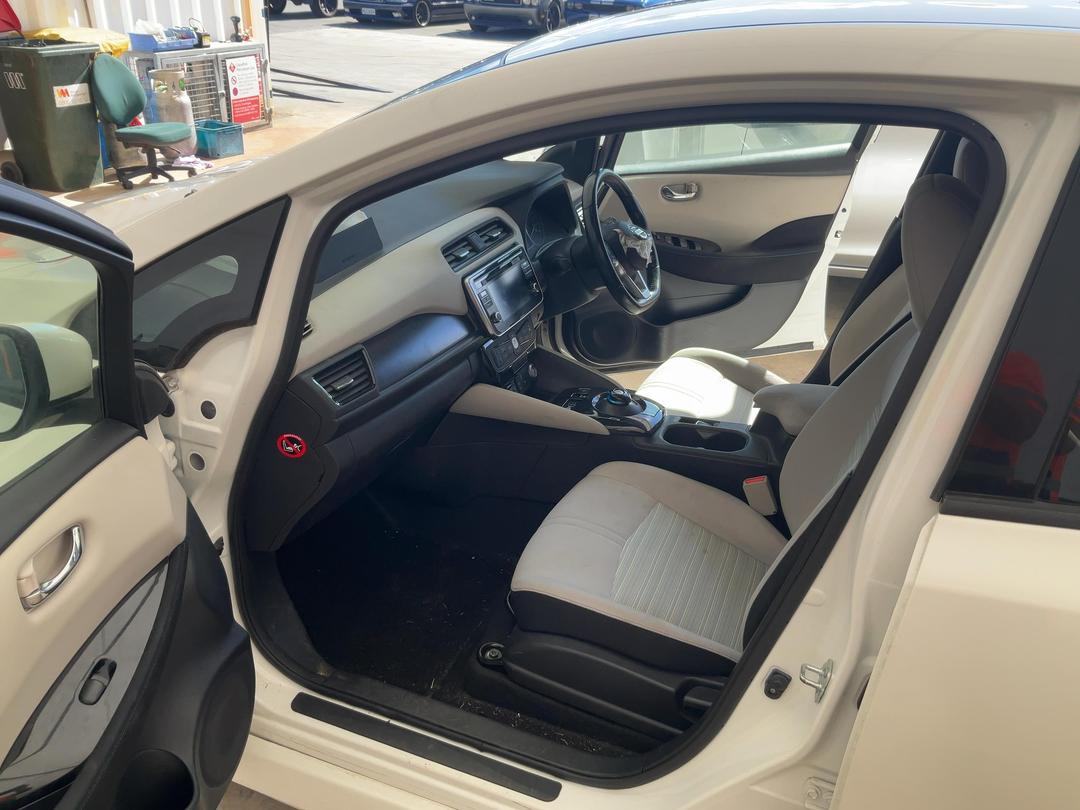 Photo '6' of Nissan Leaf