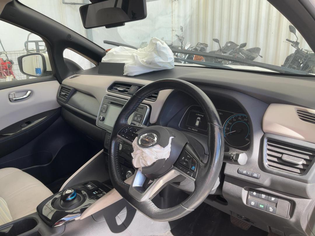 Photo '12' of Nissan Leaf