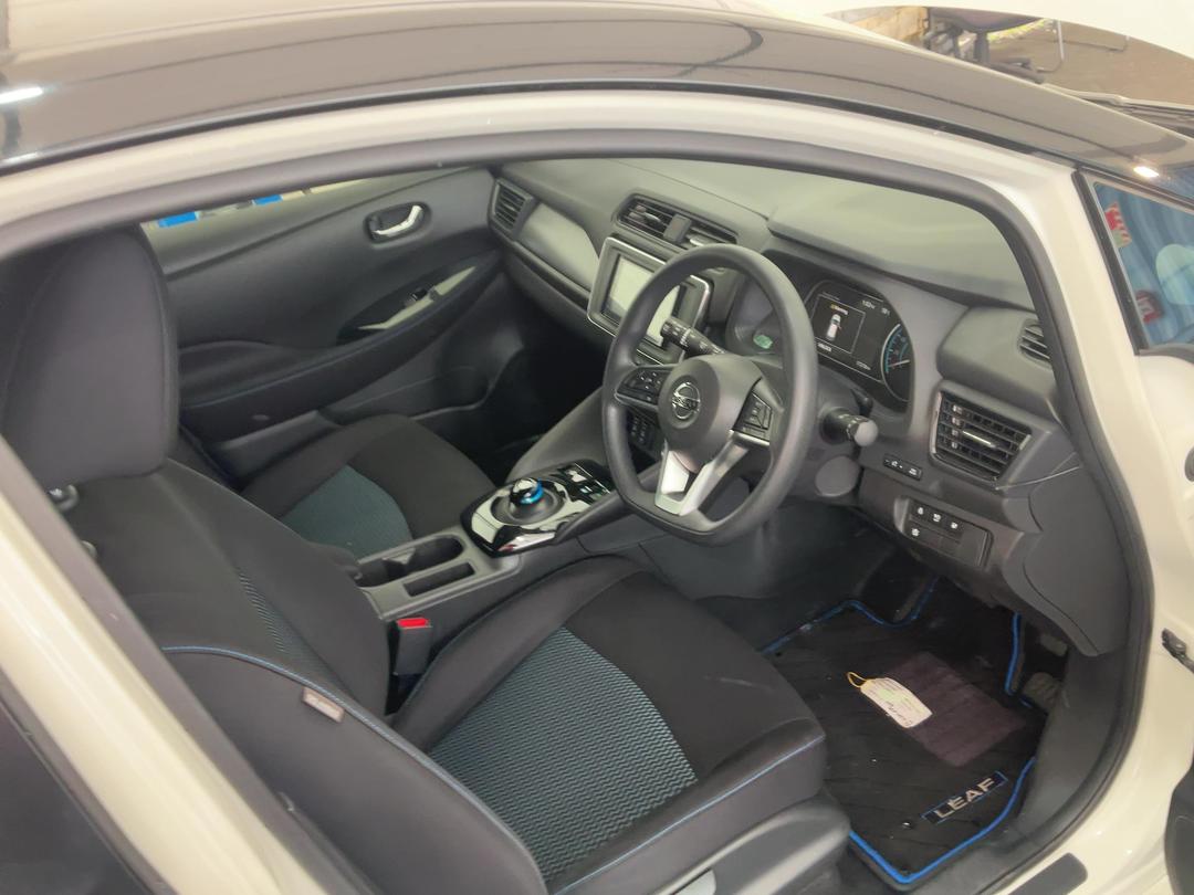 Photo '15' of Nissan Leaf
