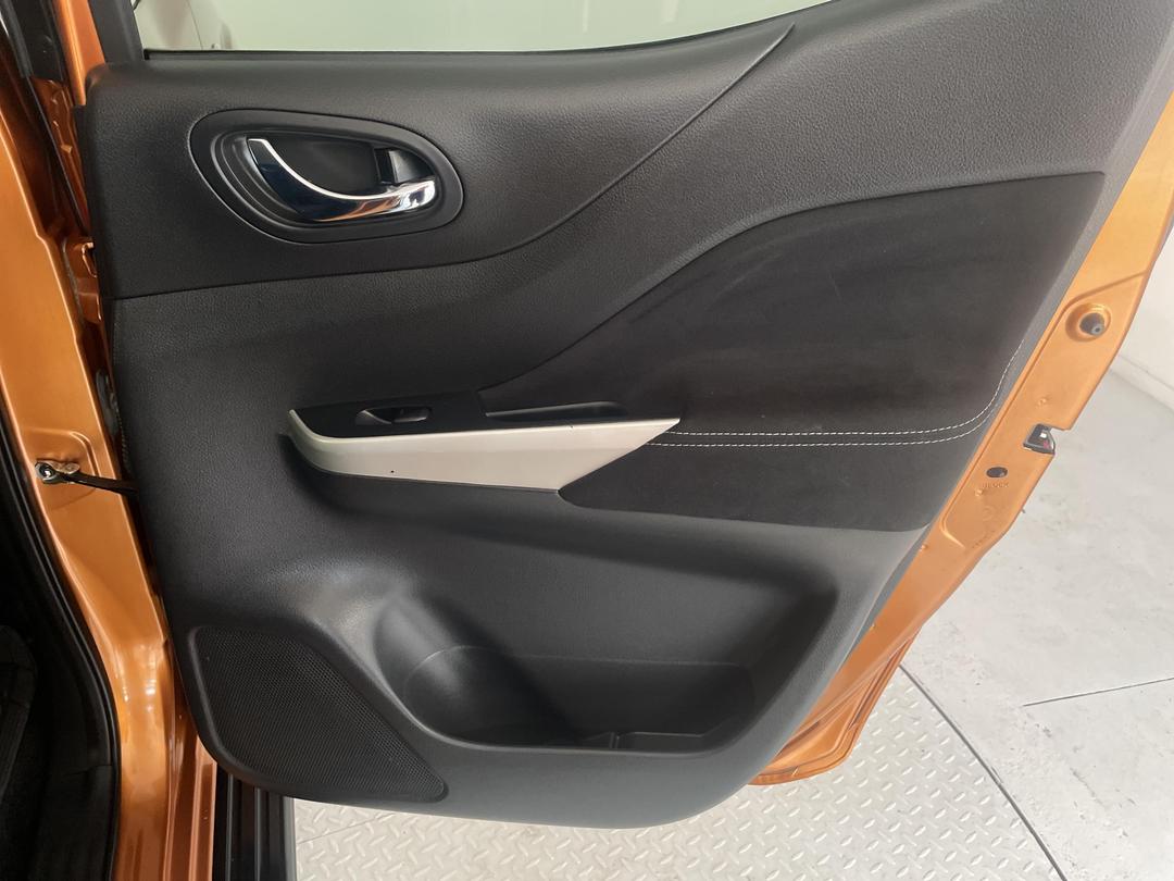 Photo '19' of Nissan Navara