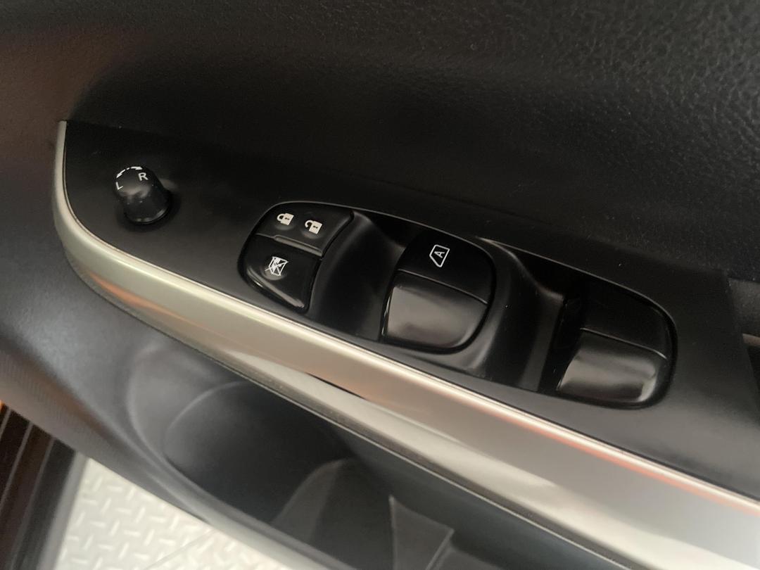 Photo '23' of Nissan Navara