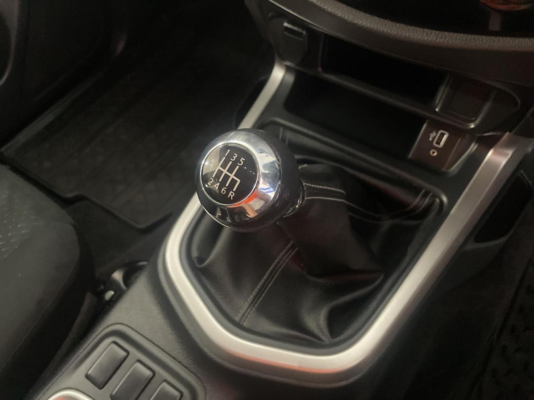 Photo '31' of Nissan Navara