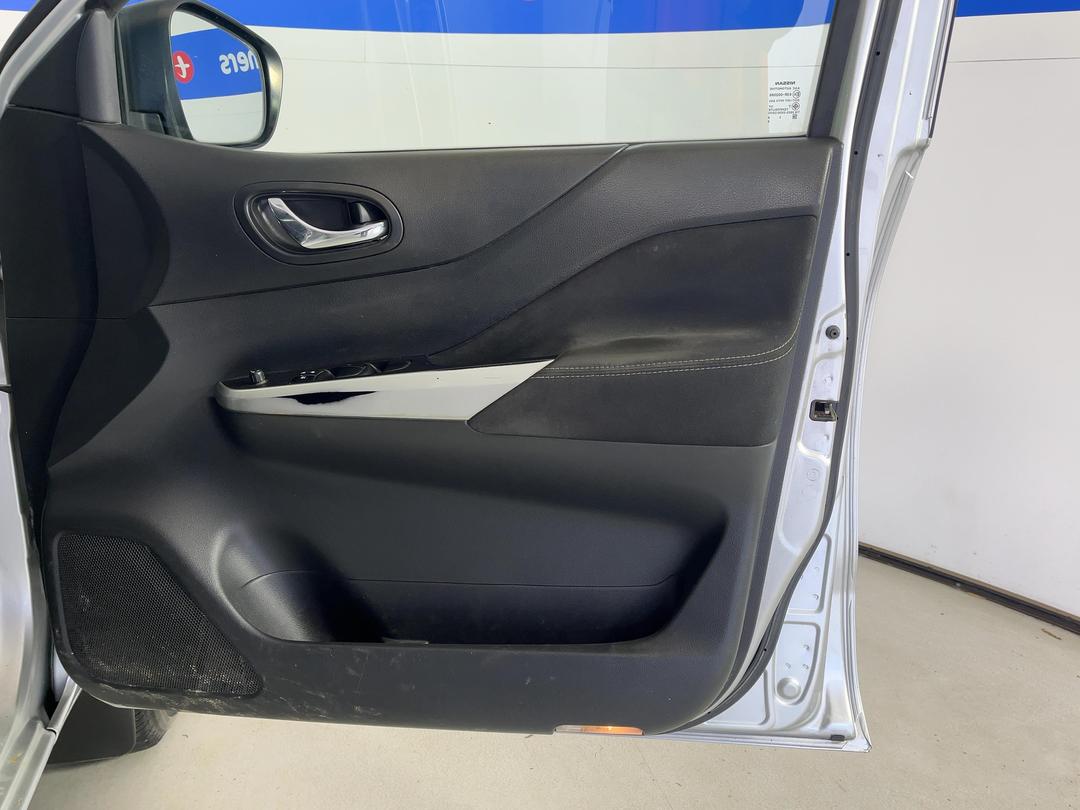Photo '15' of Nissan Navara