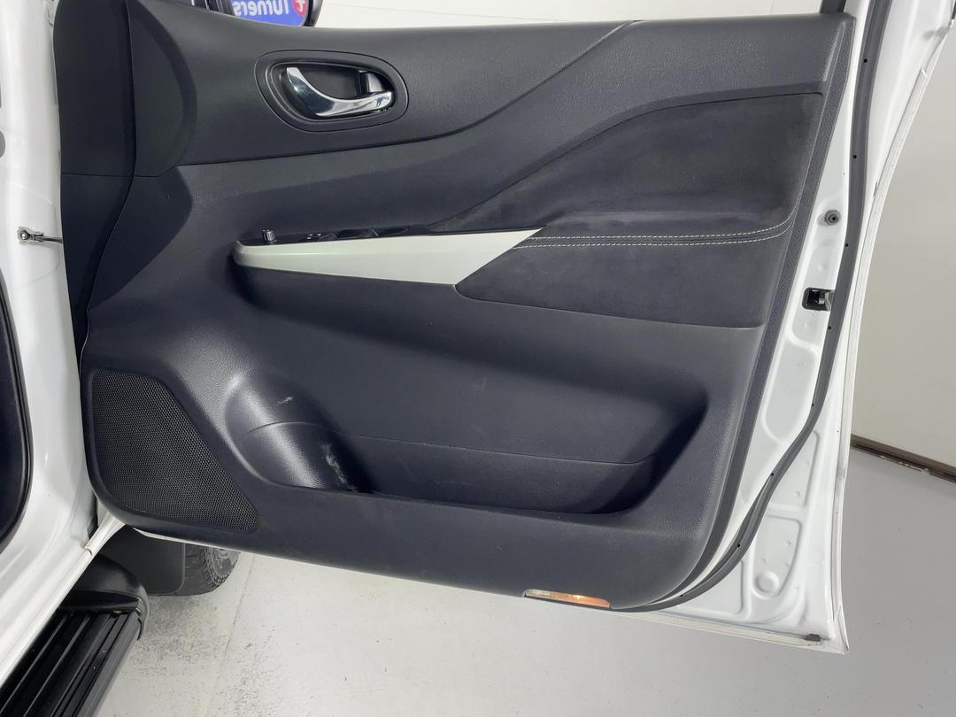 Photo '15' of Nissan Navara