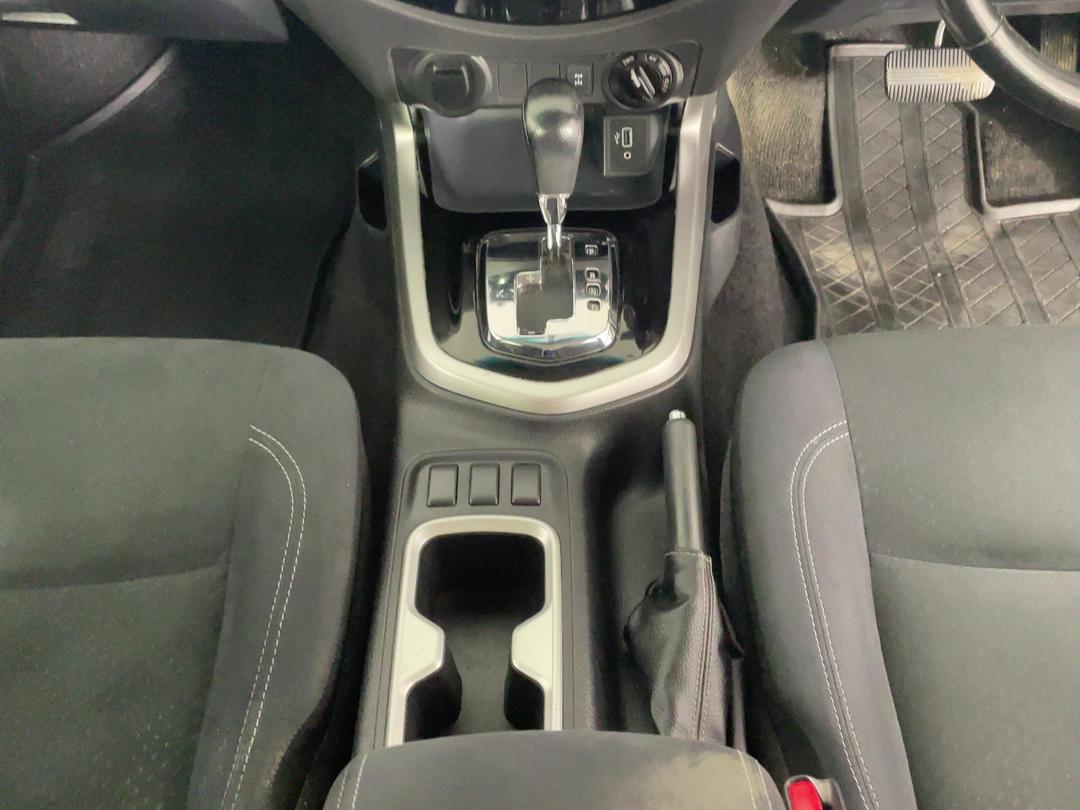 Photo '18' of Nissan Navara