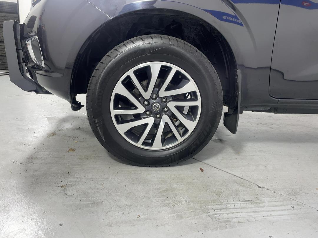 Photo '10' of Nissan Navara