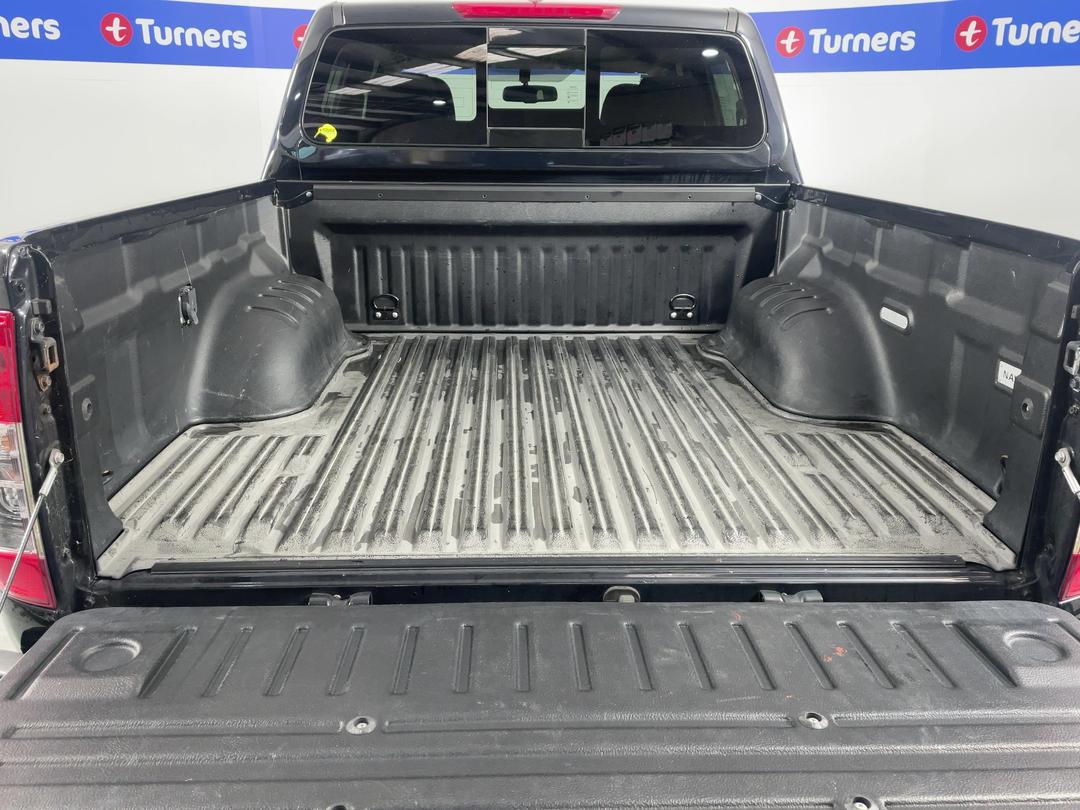 Photo '14' of Nissan Navara