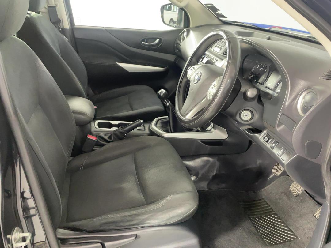 Photo '16' of Nissan Navara
