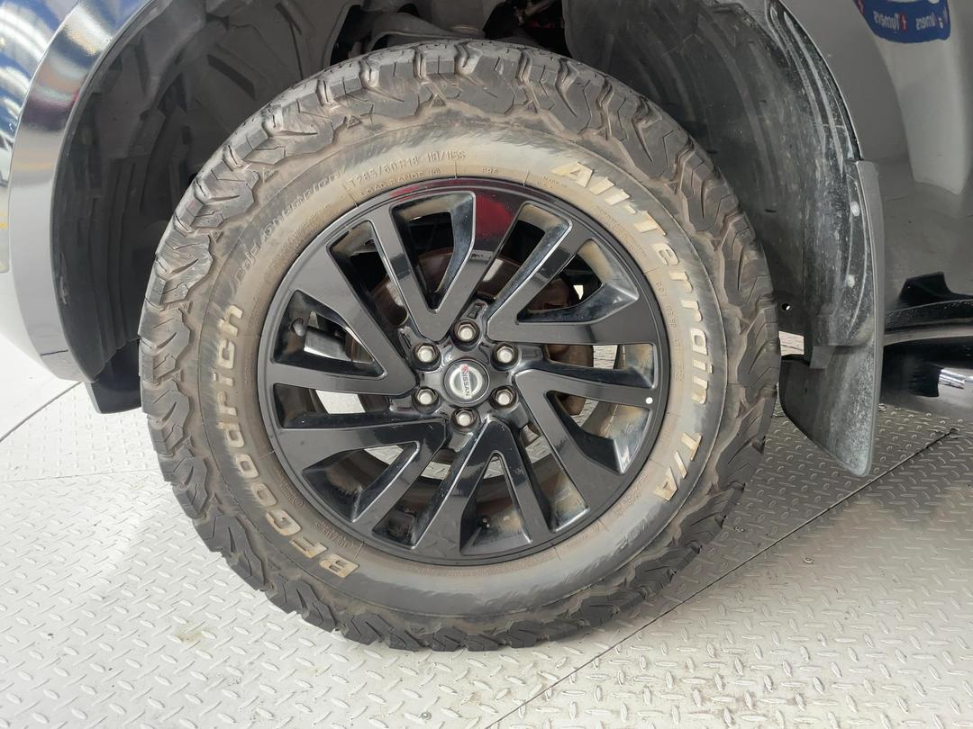 Photo '10' of Nissan Navara