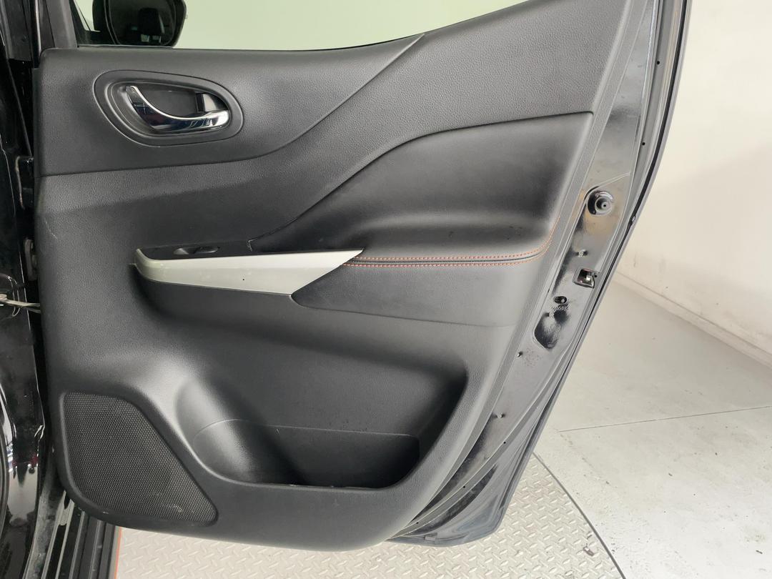 Photo '19' of Nissan Navara
