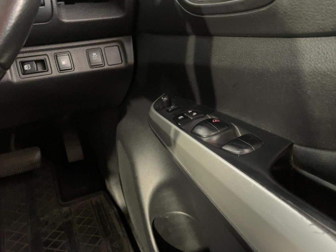 Photo '26' of Nissan Navara