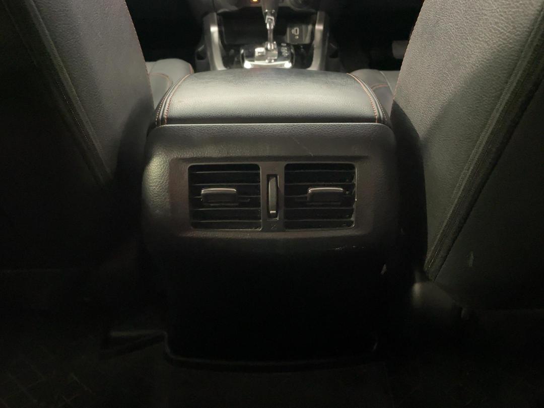 Photo '29' of Nissan Navara