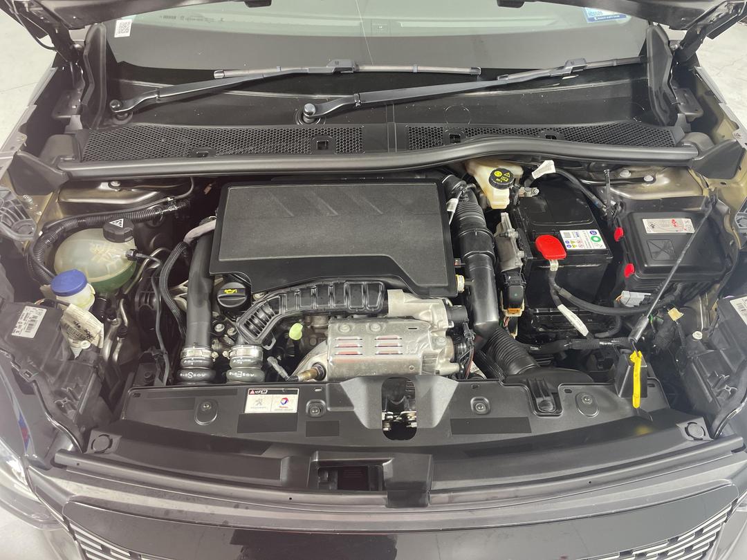 Photo '13' of Peugeot 2008