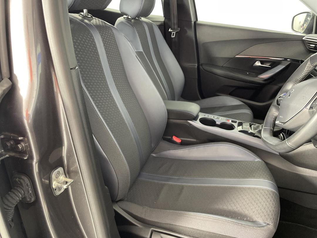 Photo '16' of Peugeot 2008