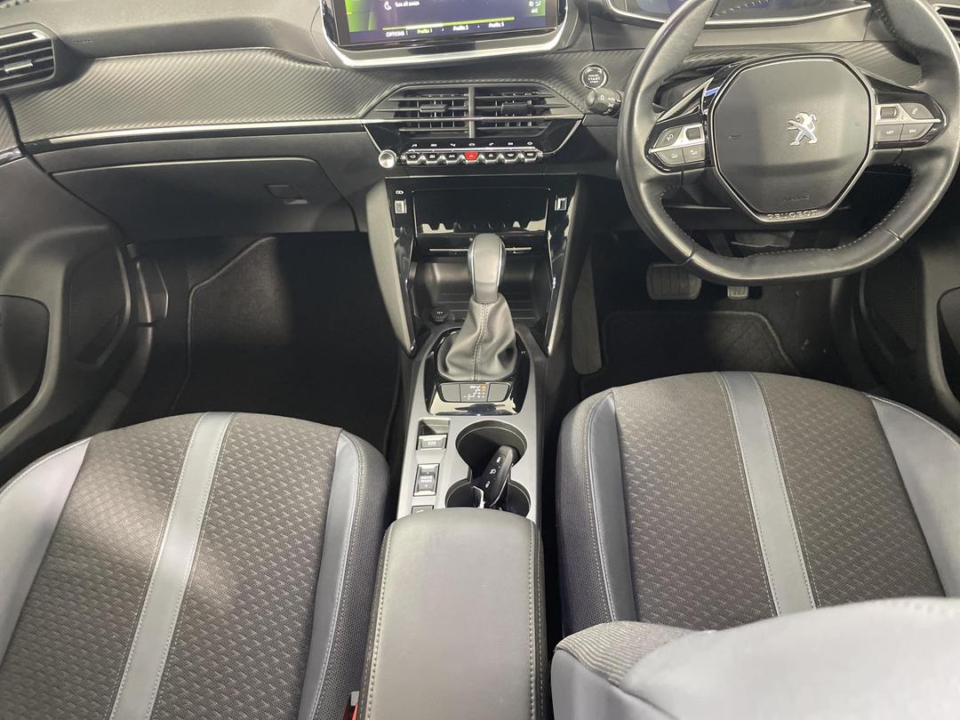 Photo '18' of Peugeot 2008