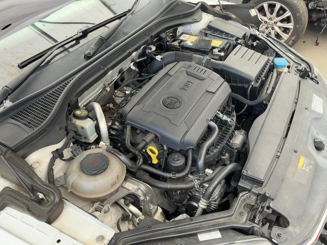Photo '12' of Skoda Superb Style+ 162KW TSI Photo '12' of Skoda Superb Style+ 162KW TSI