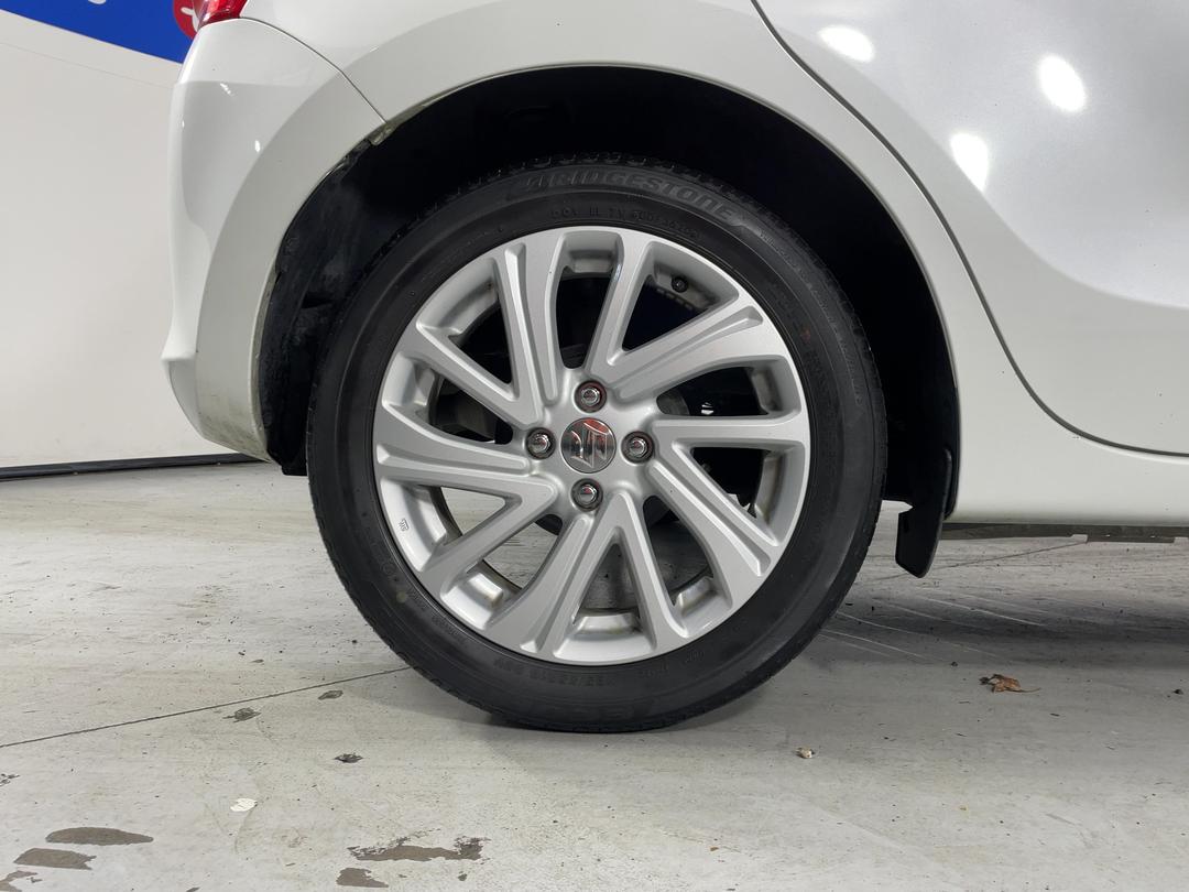Photo '12' of Suzuki Swift