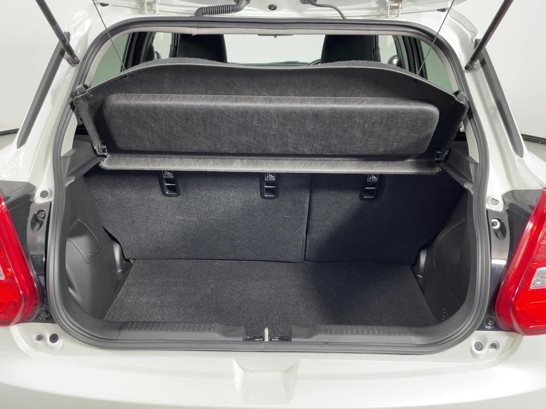 Photo '14' of Suzuki Swift