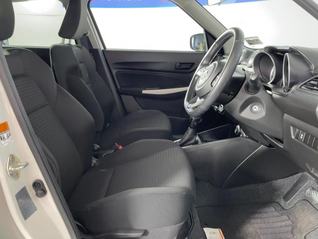 Photo '16' of Suzuki Swift
