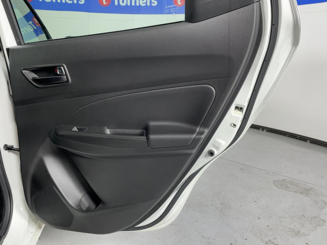 Photo '19' of Suzuki Swift
