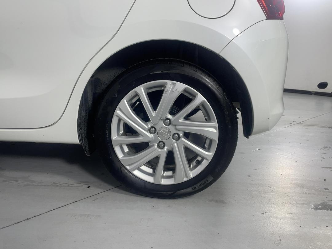 Photo '11' of Suzuki Swift