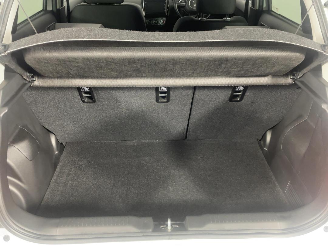Photo '14' of Suzuki Swift