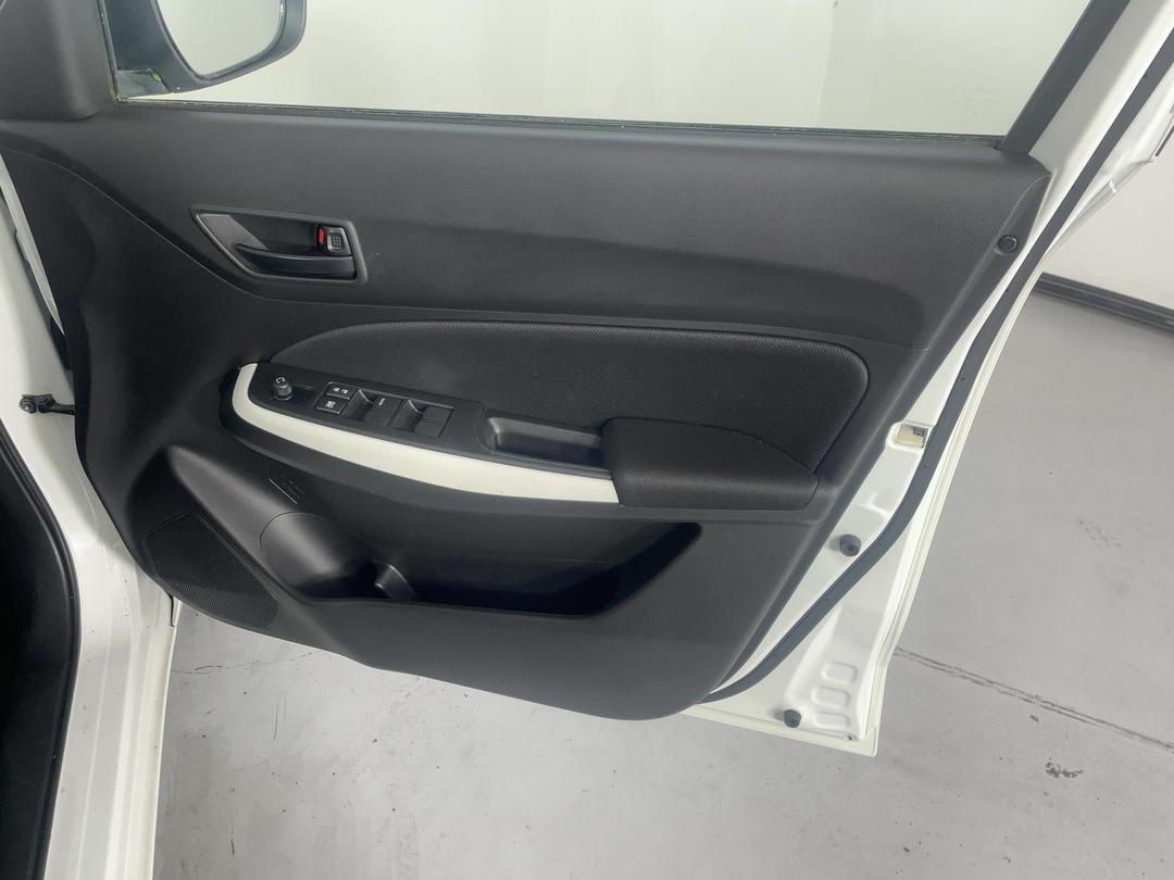 Photo '15' of Suzuki Swift