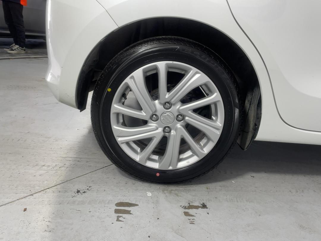 Photo '12' of Suzuki Swift
