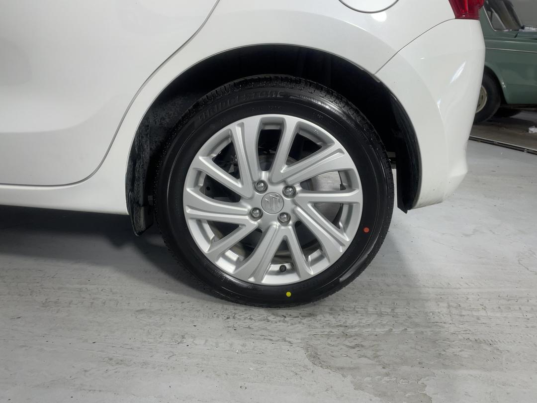 Photo '11' of Suzuki Swift