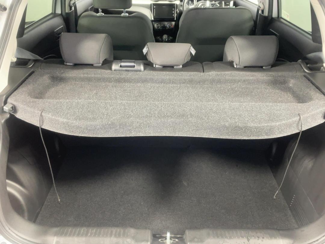 Photo '14' of Suzuki Swift