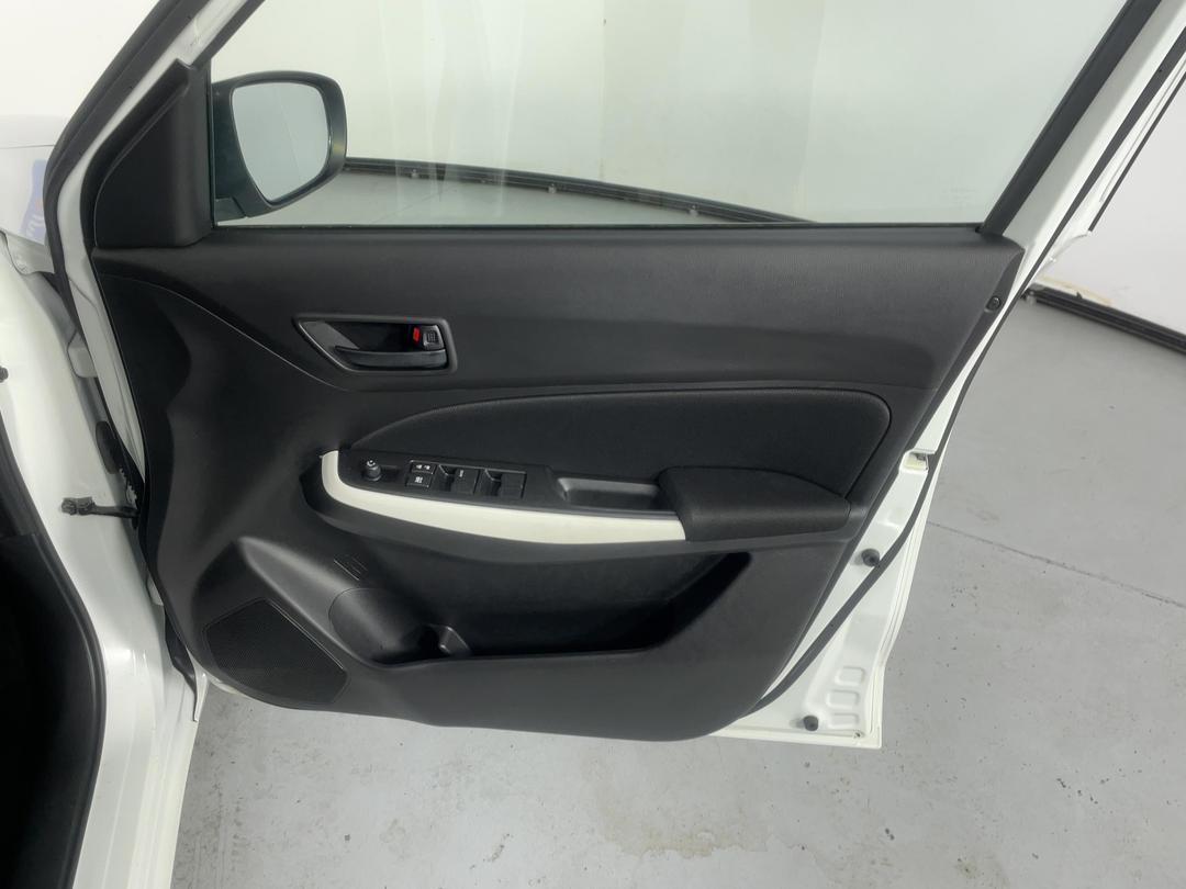 Photo '15' of Suzuki Swift