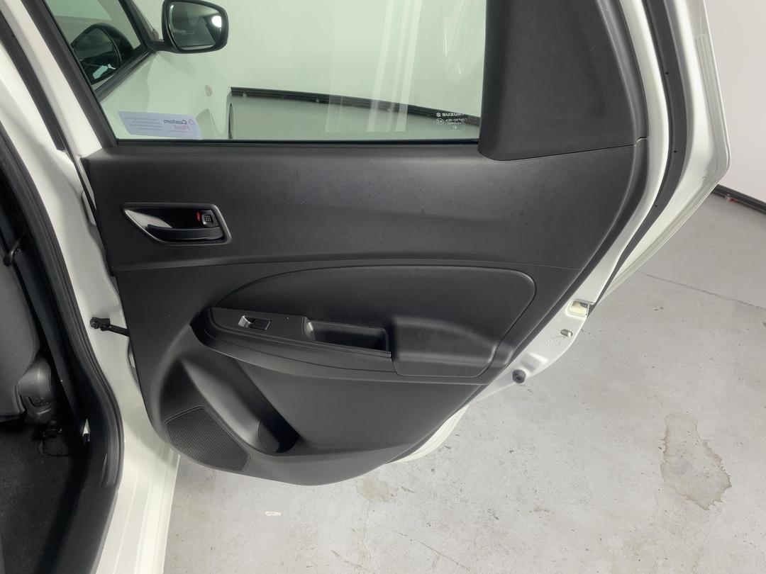 Photo '19' of Suzuki Swift