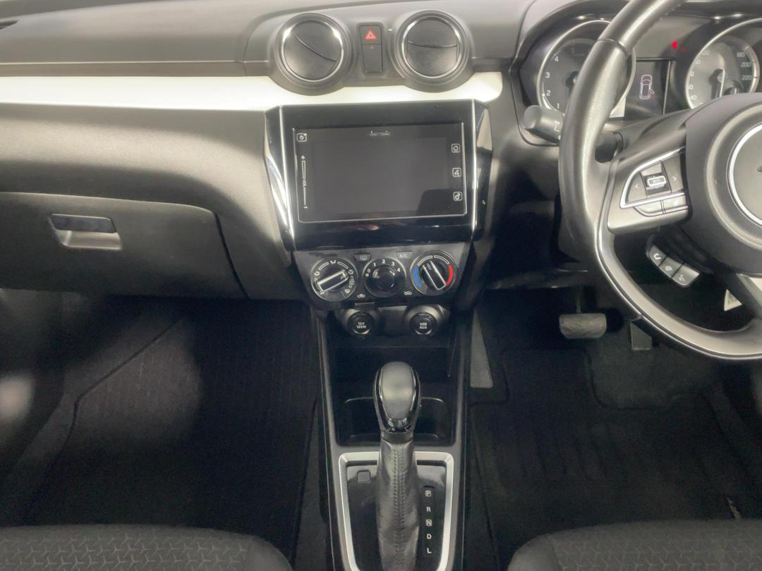 Photo '18' of Suzuki Swift