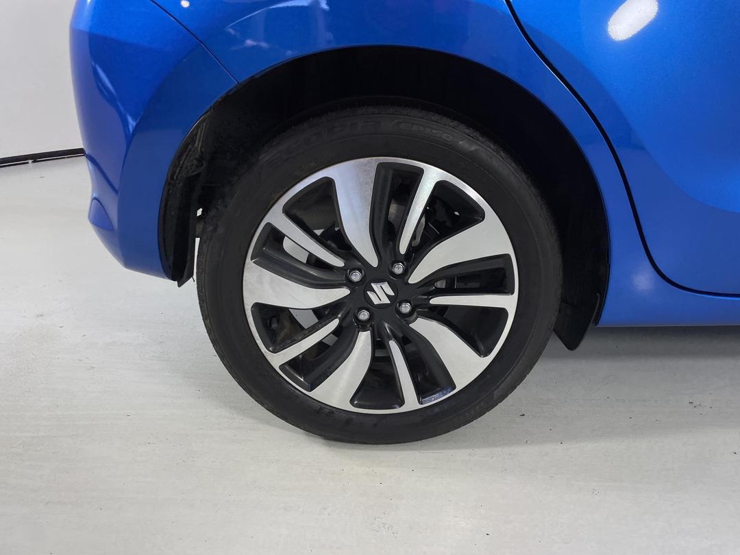 Photo '12' of Suzuki Swift