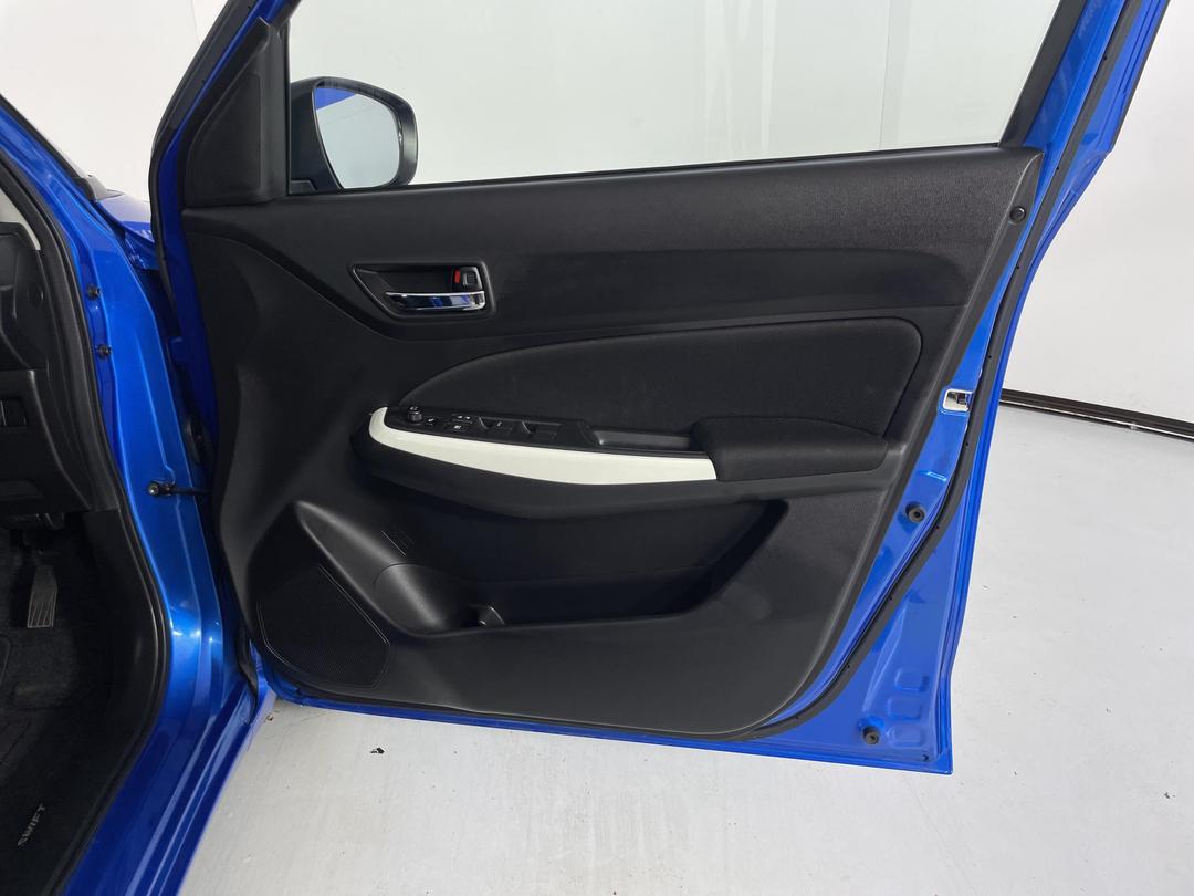 Photo '15' of Suzuki Swift