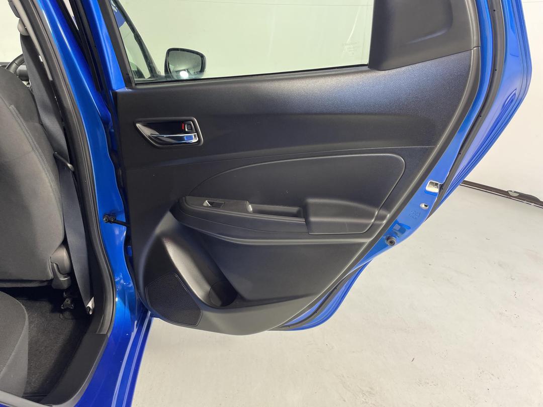 Photo '19' of Suzuki Swift