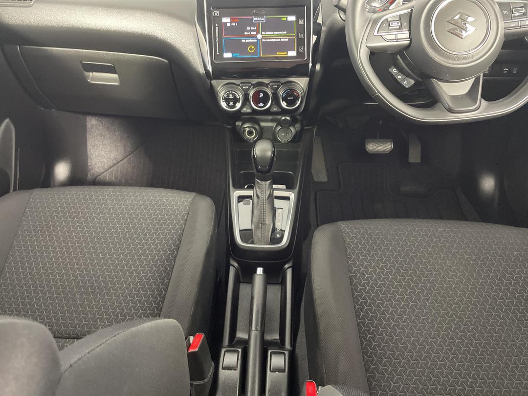 Photo '18' of Suzuki Swift