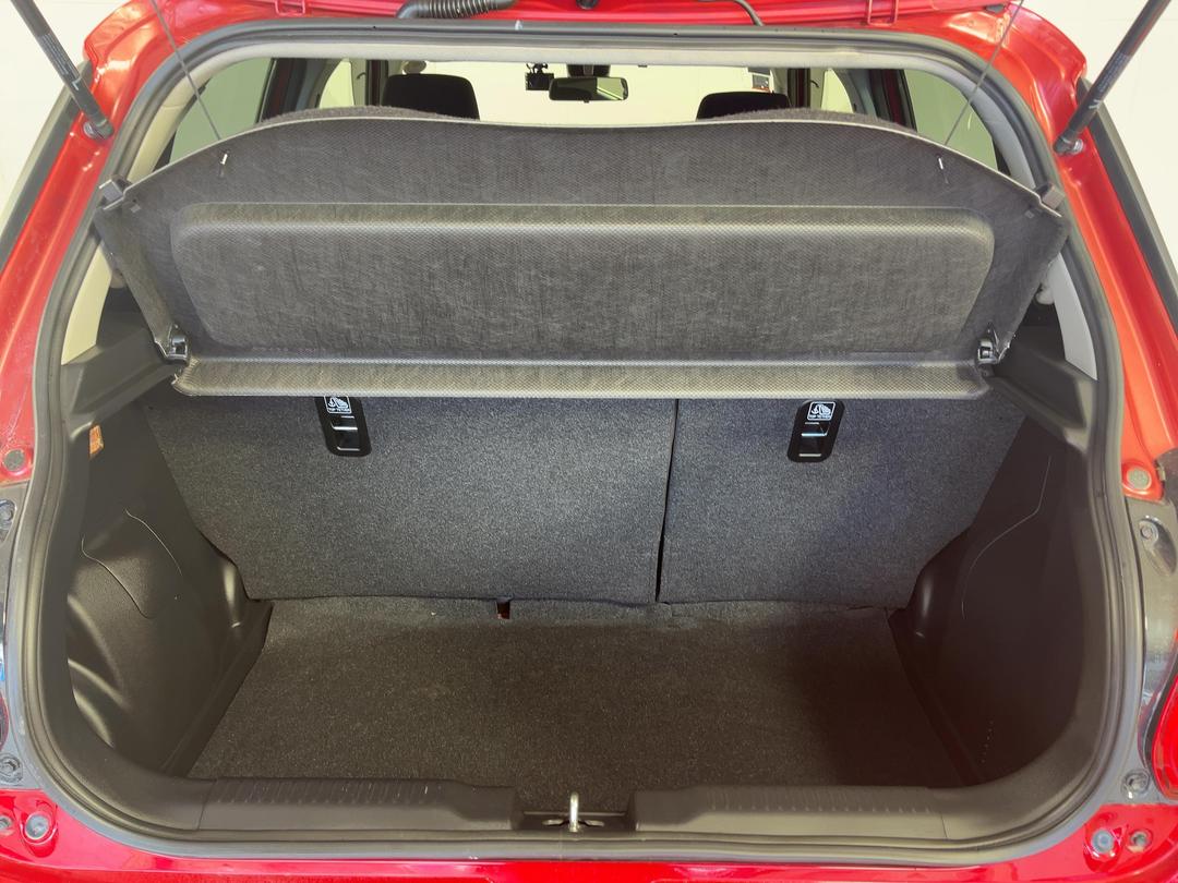 Photo '14' of Suzuki Swift